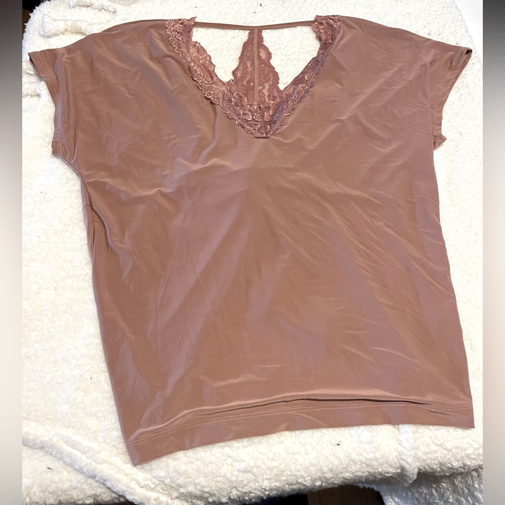 Buckle short sleeved top with lace size extra large